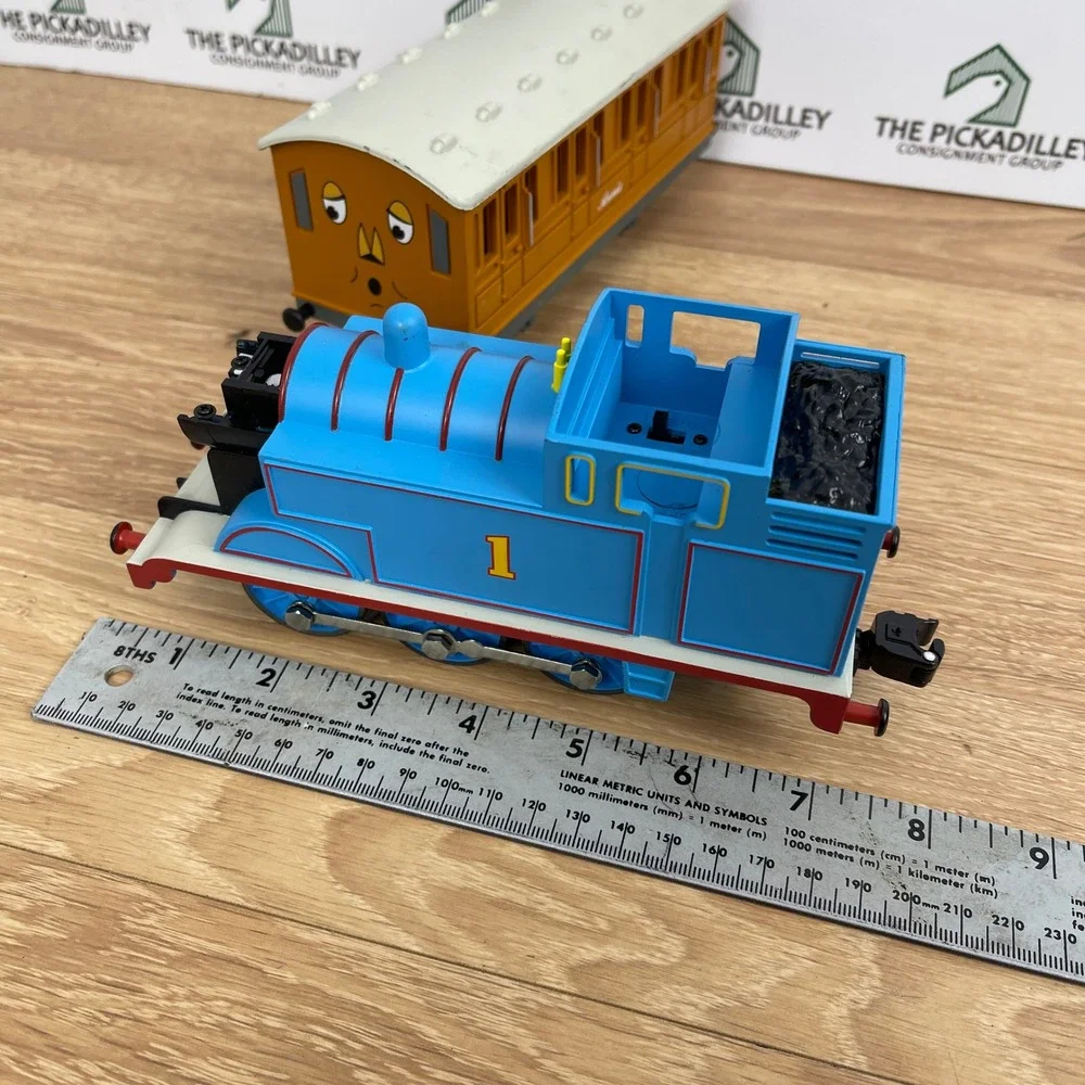 Lionel G Scale Thomas the Tank Engine Annie Clarabel Train Set 7-11022 2011